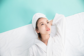 青年女人美容图片