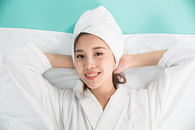 青年女人美容照片