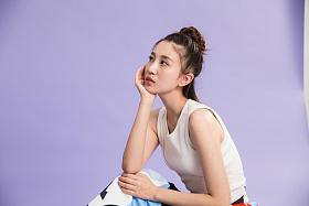 青年女人肖像图片