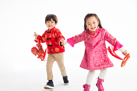 可爱的孩子庆祝新年照片