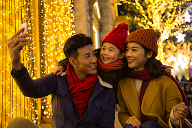 快乐家庭拍照图片