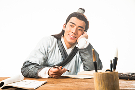 书生正在书写图片