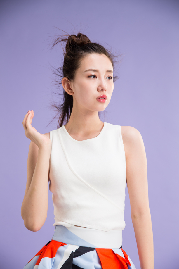 青年女人肖像图片