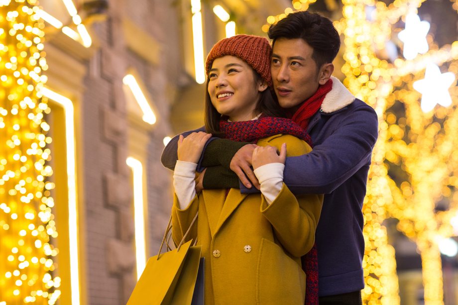 快乐情侣逛街购物 快乐情侣逛街购物