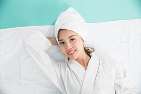 青年女人美容照片