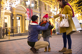 快乐家庭节日购物