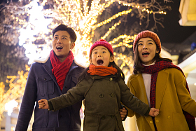 快乐家庭节日购物照片