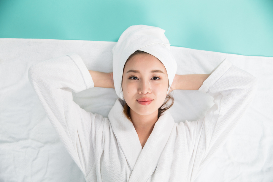 青年女人美容