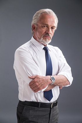 权威商务老年男人图片