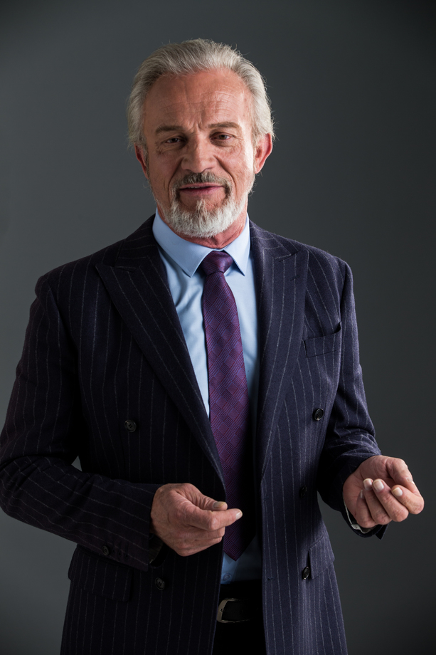 权威商务老年男人照片 权威商务老年男人照片