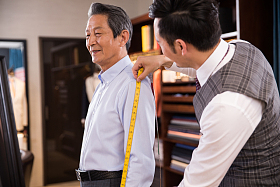 时装设计师和顾客图片