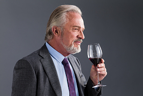 权威商务老年男人