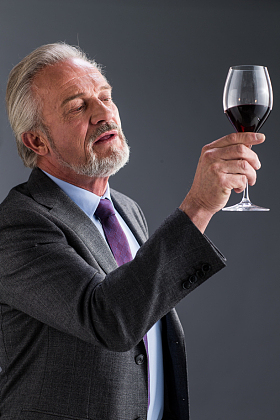 权威商务老年男人照片