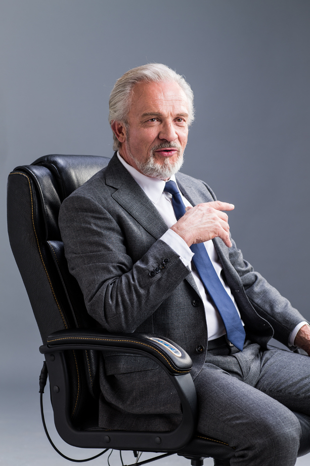 权威商务老年男人照片