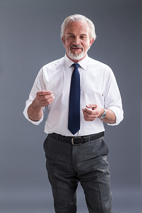 权威商务老年男人