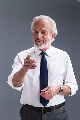 权威商务老年男人图片