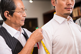 时装设计师和顾客图片