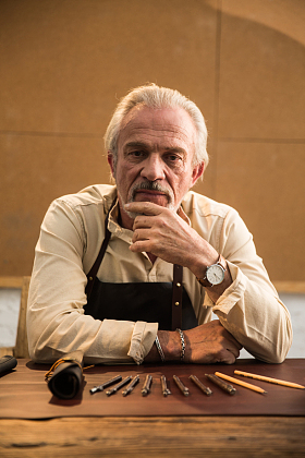 权威的老年工匠