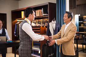 时装设计师和顾客图片