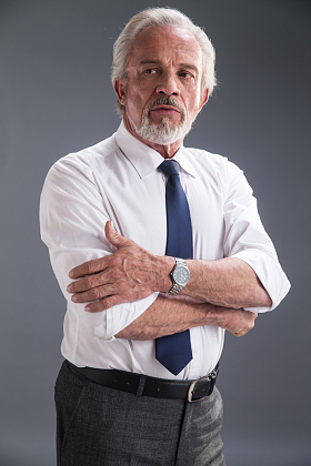 权威商务老年男人图片