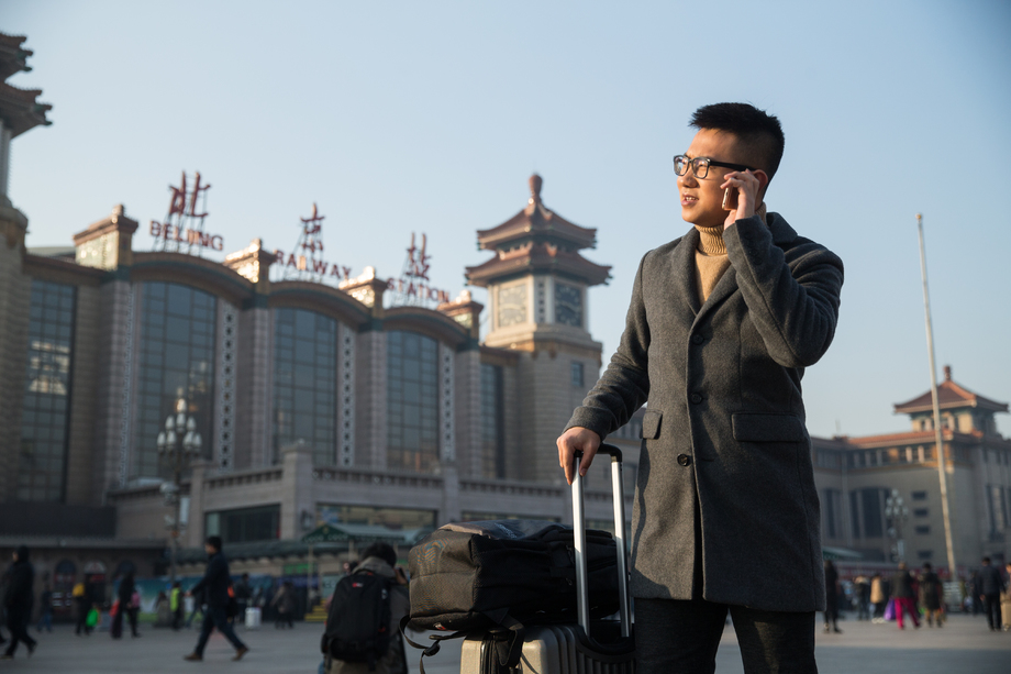 青年男人在火车站图片 青年男人在火车站图片