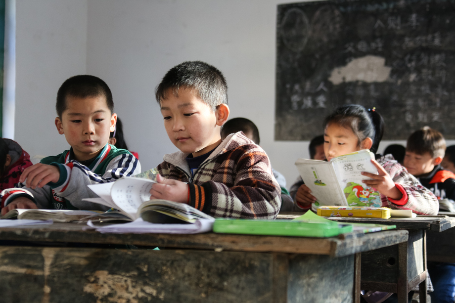 乡村小学里的小学生 乡村小学里的小学生