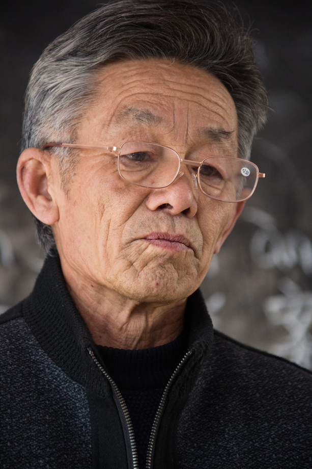 乡村小学老师在上课图片