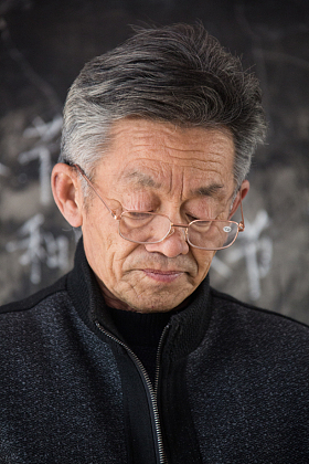 乡村小学老师在上课图片