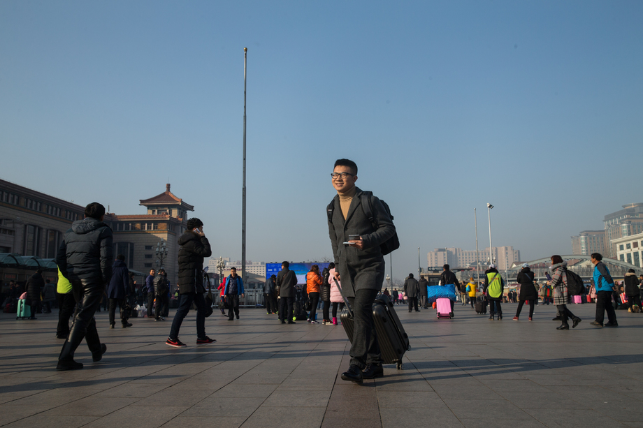 青年男人在火车站图片 青年男人在火车站图片