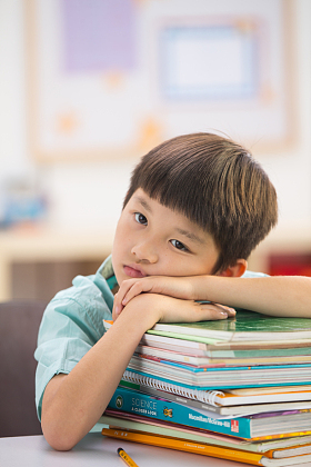 小学生在教室