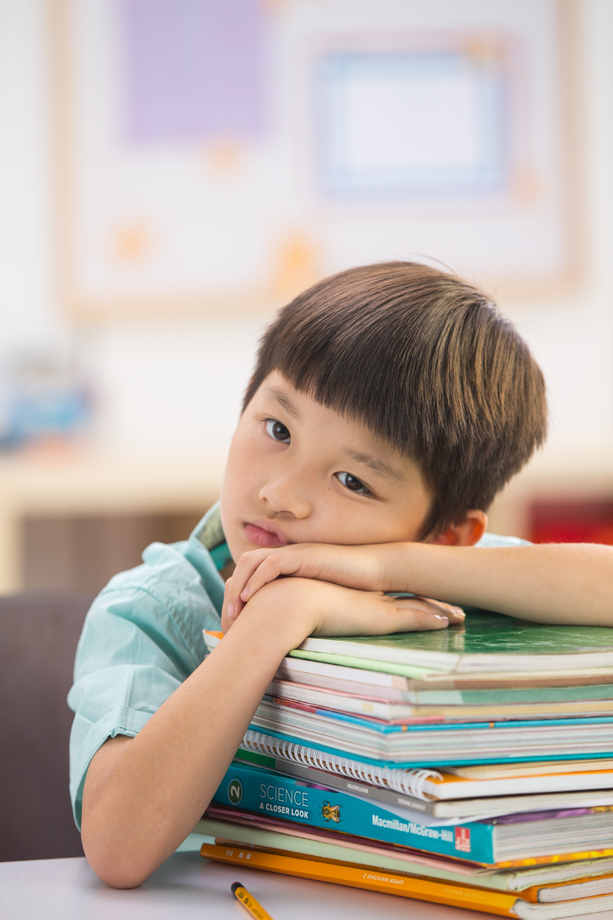 小学生在教室