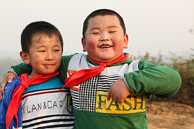 欢乐的乡村小学生图片
