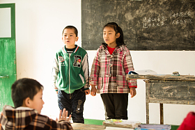 乡村小学里的小学生