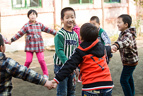 乡村小学生在学校照片