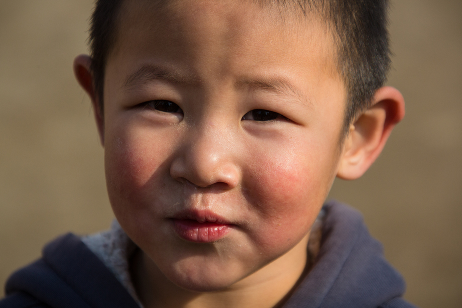 欢乐的乡村小学生图片