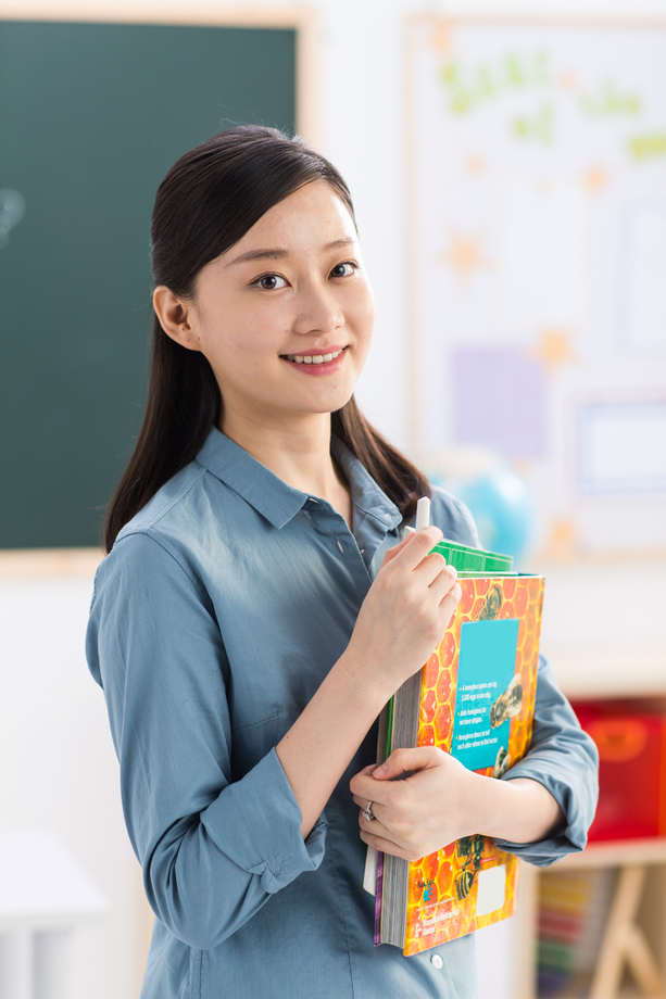 女教师在教室里照片 女教师在教室里照片