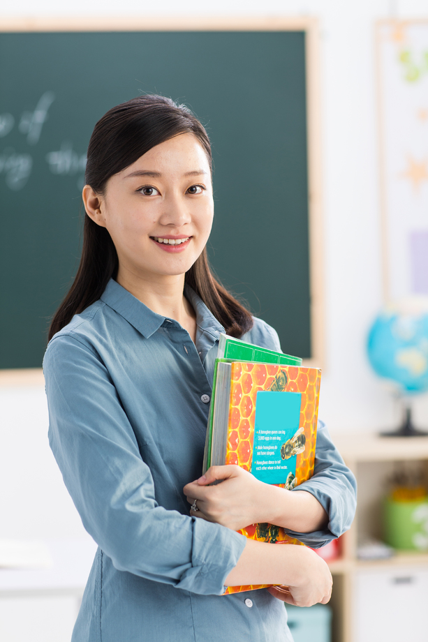 女教师在教室 女教师在教室