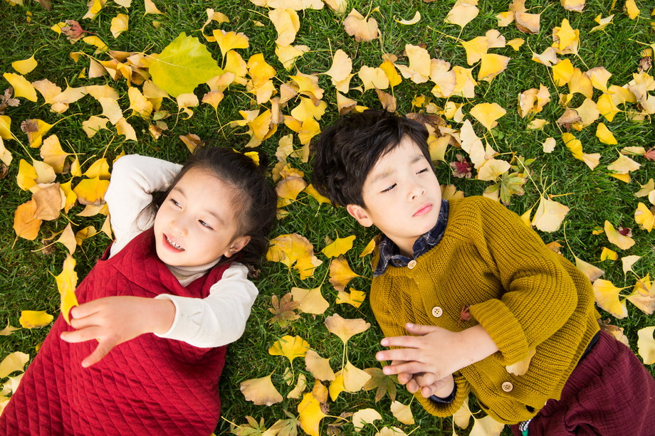 可爱的儿童在户外图片 可爱的儿童在户外图片