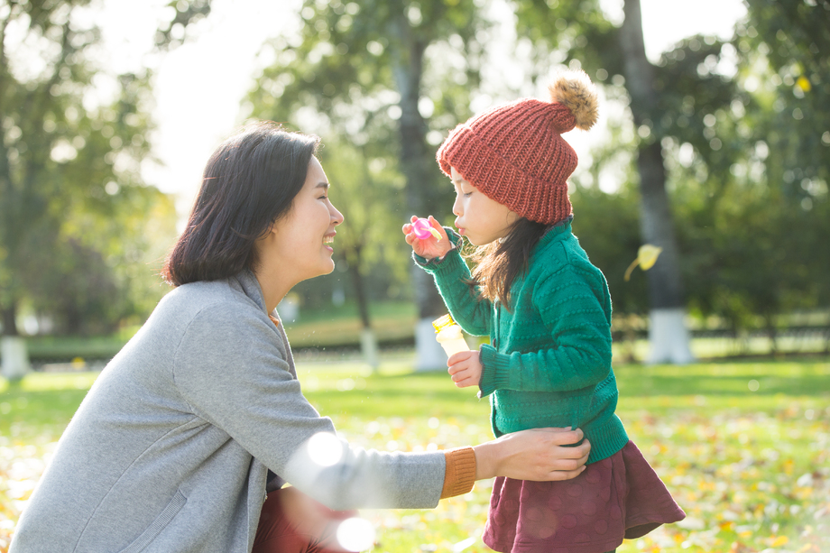 幸福家庭户外郊游 幸福家庭户外郊游