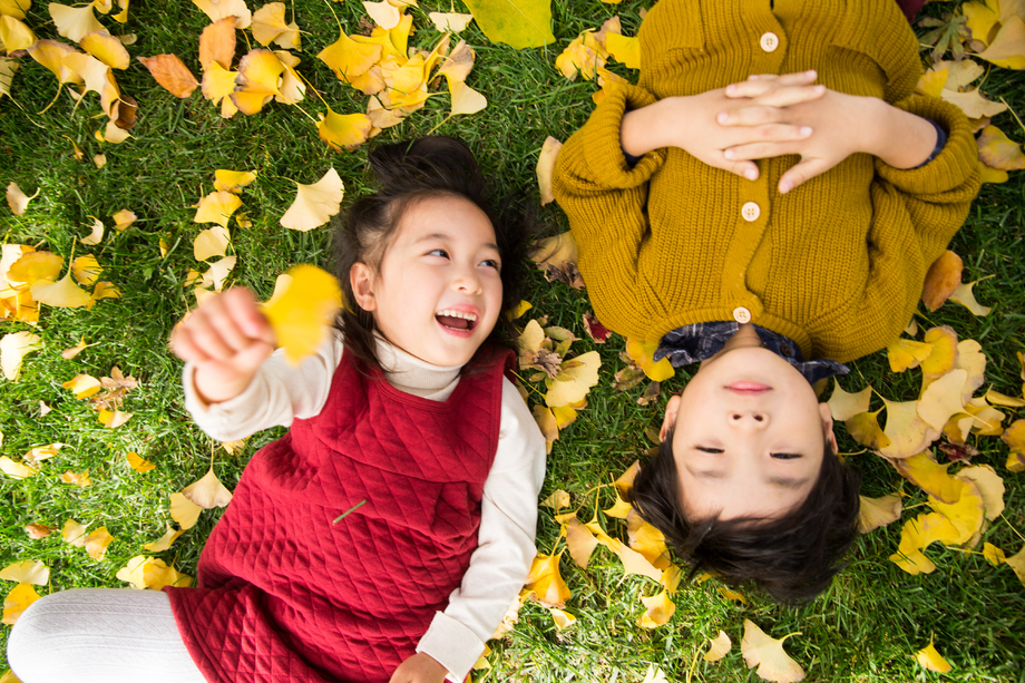 可爱的儿童在户外图片 可爱的儿童在户外图片