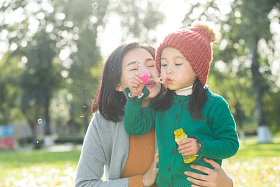 幸福家庭户外郊游