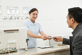 医院服务台图片