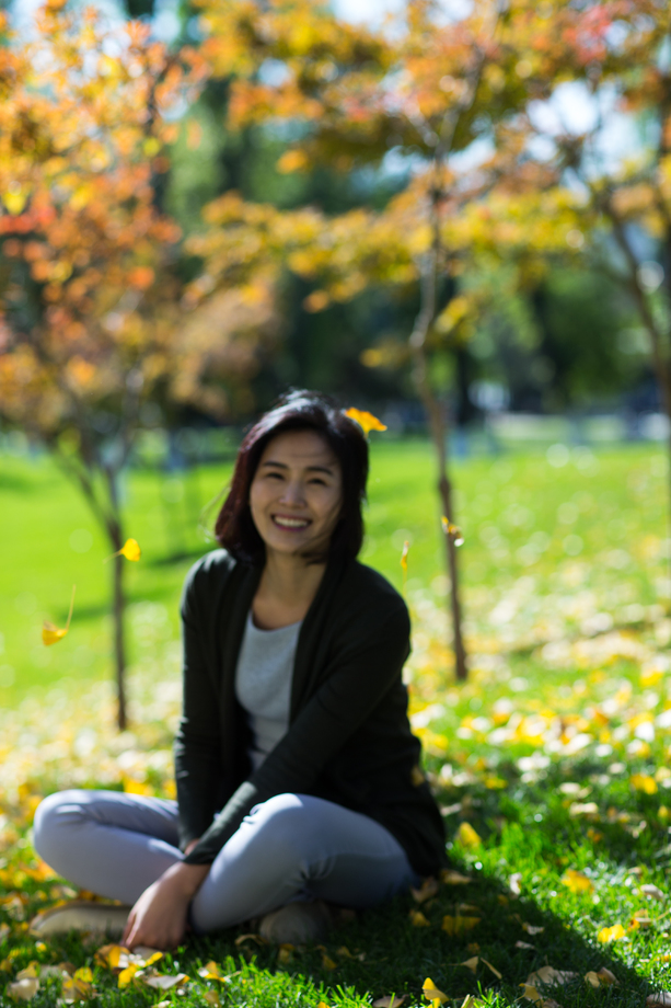 青年女人在户外
