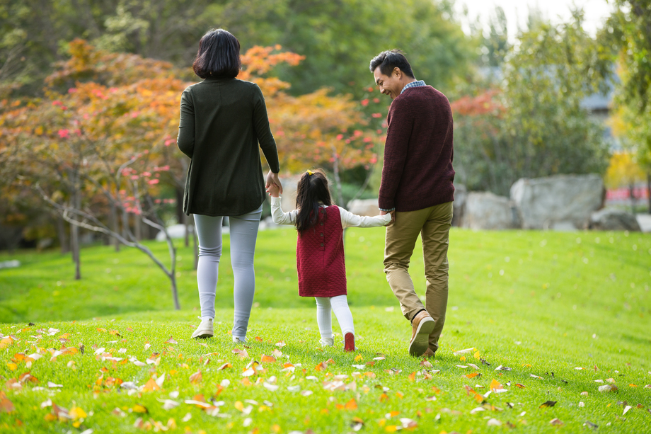 幸福家庭户外玩耍 幸福家庭户外玩耍