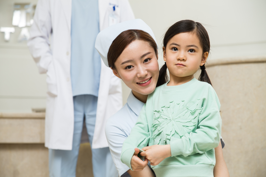 医护工作者和女孩照片 医护工作者和女孩照片