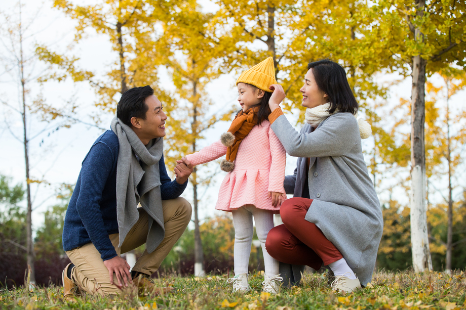 幸福家庭户外玩耍 幸福家庭户外玩耍