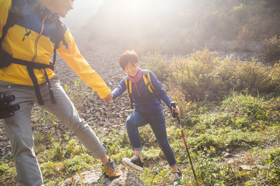 青年男女登山照片 青年男女登山照片