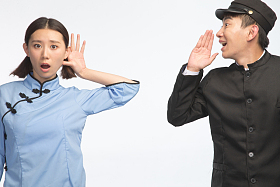 复古青年男女大喊图片