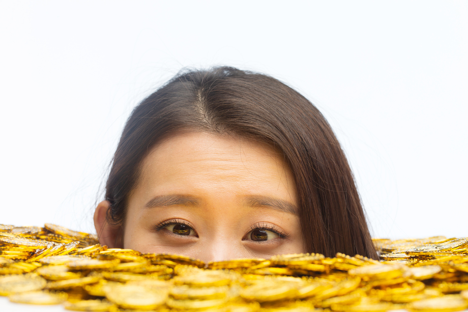 青年女人和金 青年女人和金