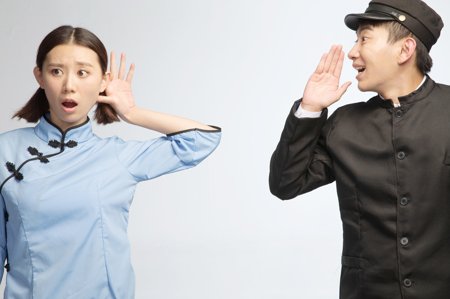 复古青年男女大喊照片 复古青年男女大喊照片